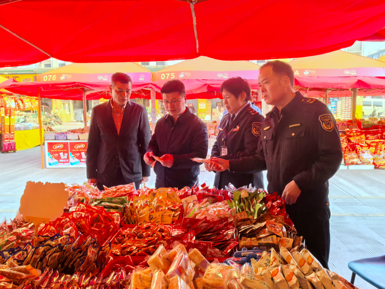 嚴監(jiān)管，護年味 柳州市場監(jiān)管筑牢食用農(nóng)產(chǎn)品批發(fā)安全防線